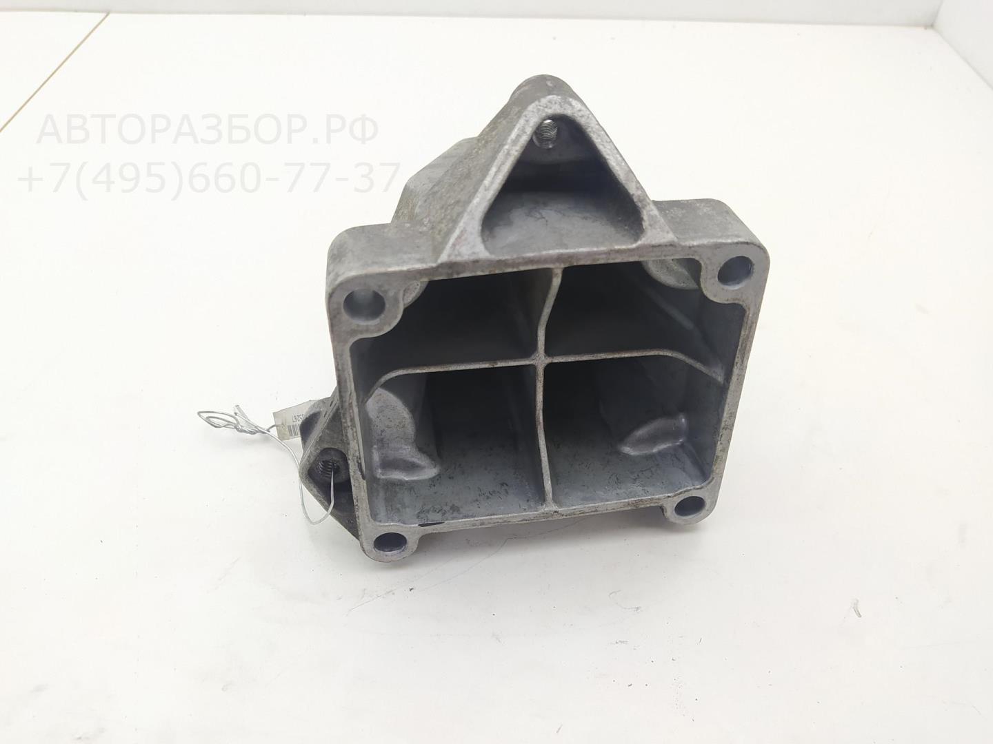 Кронштейн двигателя левый