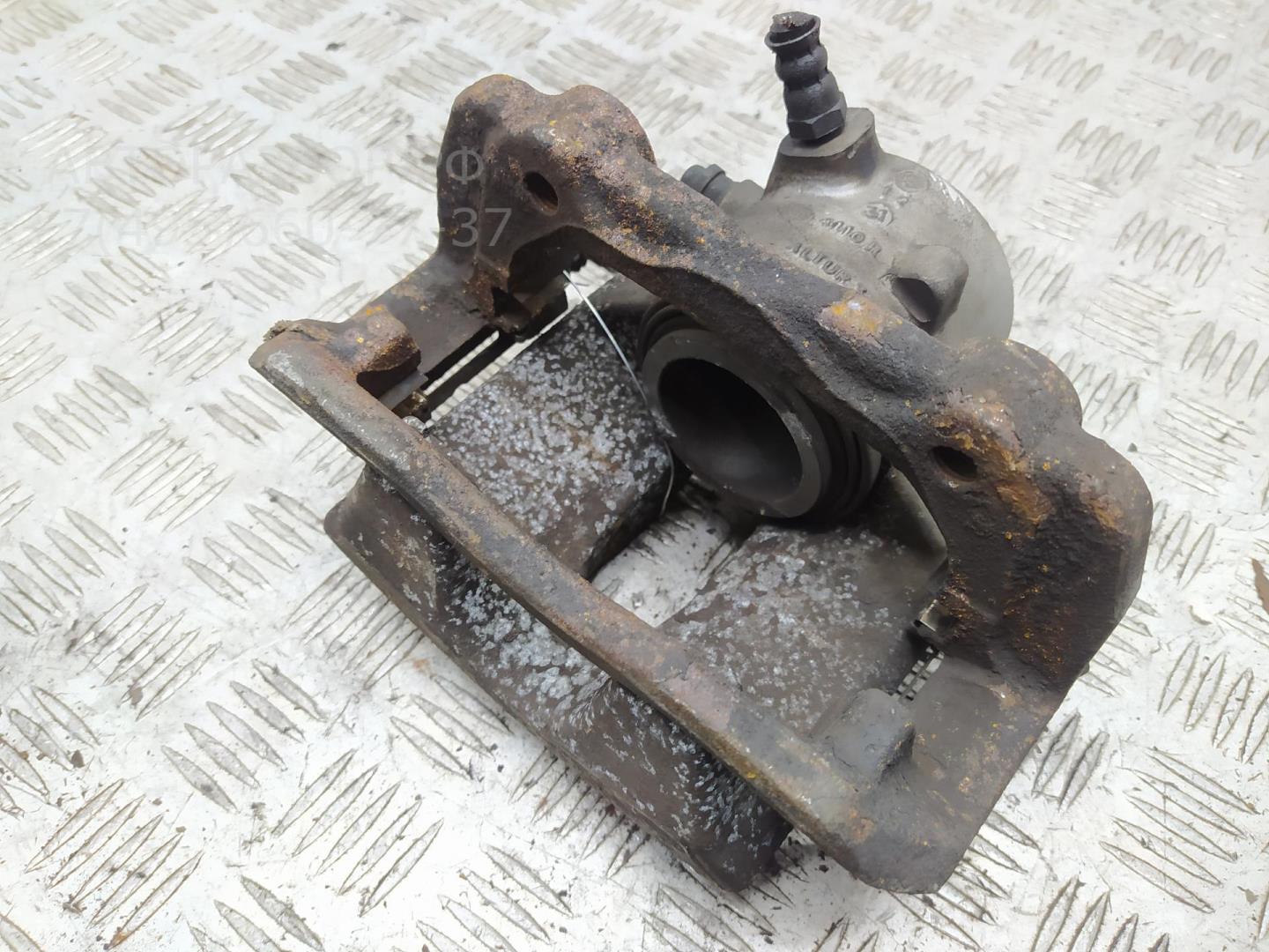 Суппорт передний правый