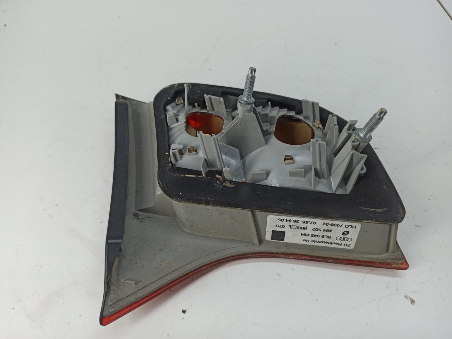 Фонарь задний внутренний правый