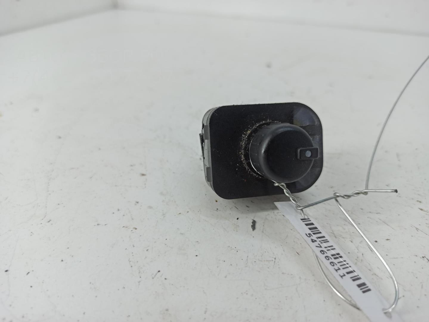 Кнопка регулировки зеркала