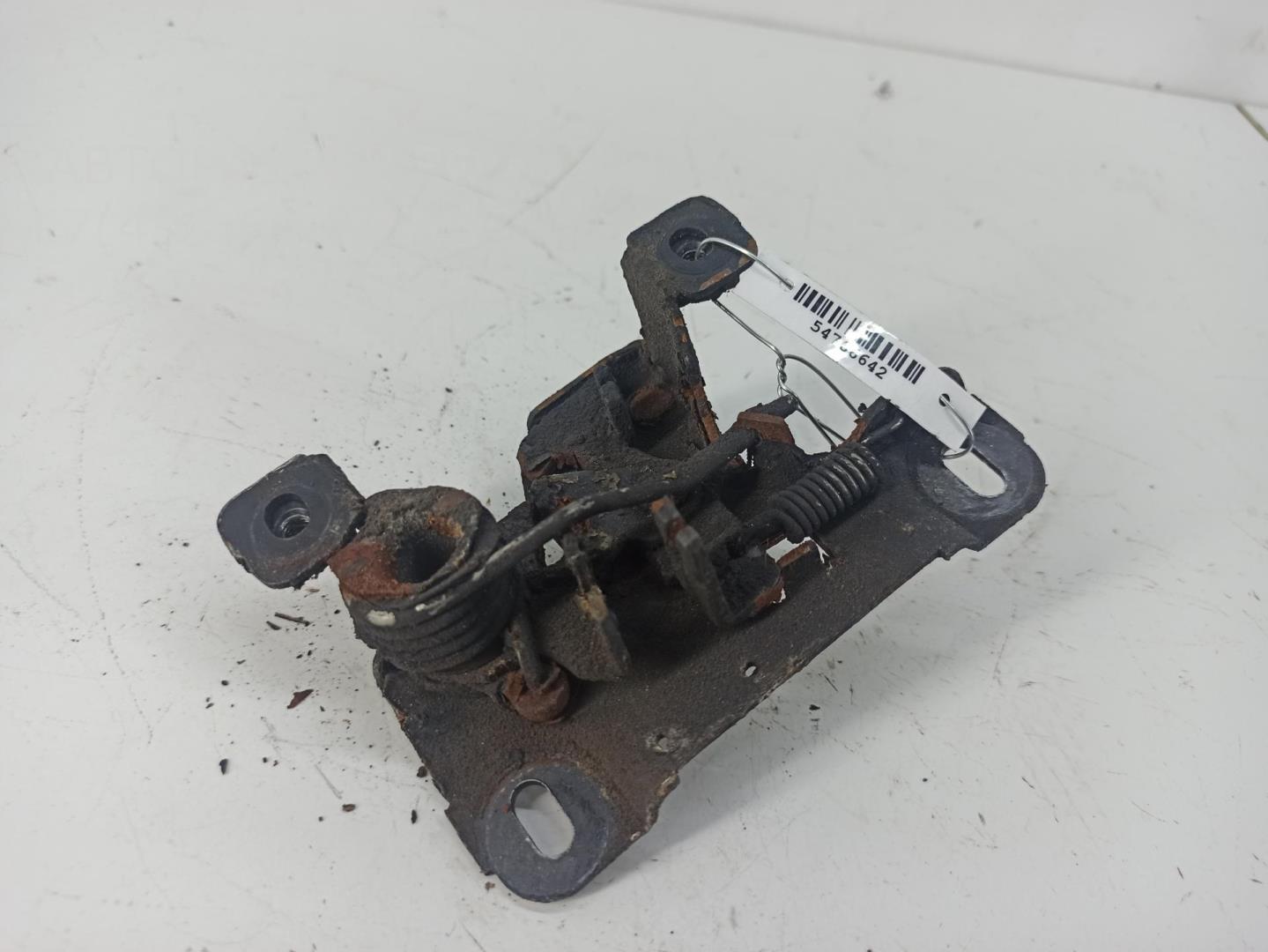 Замок капота