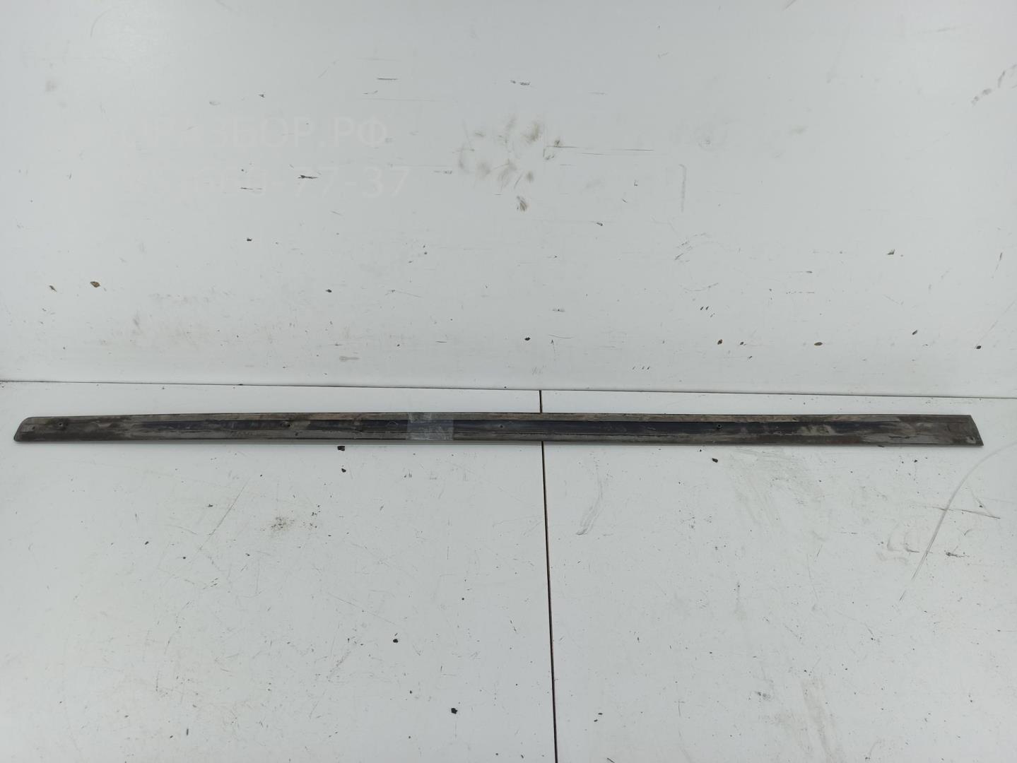 Накладка двери передней правой