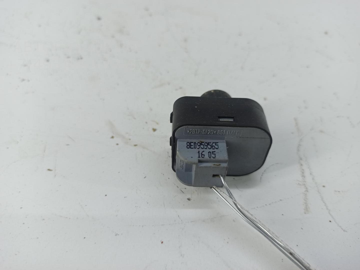 Кнопка регулировки зеркала