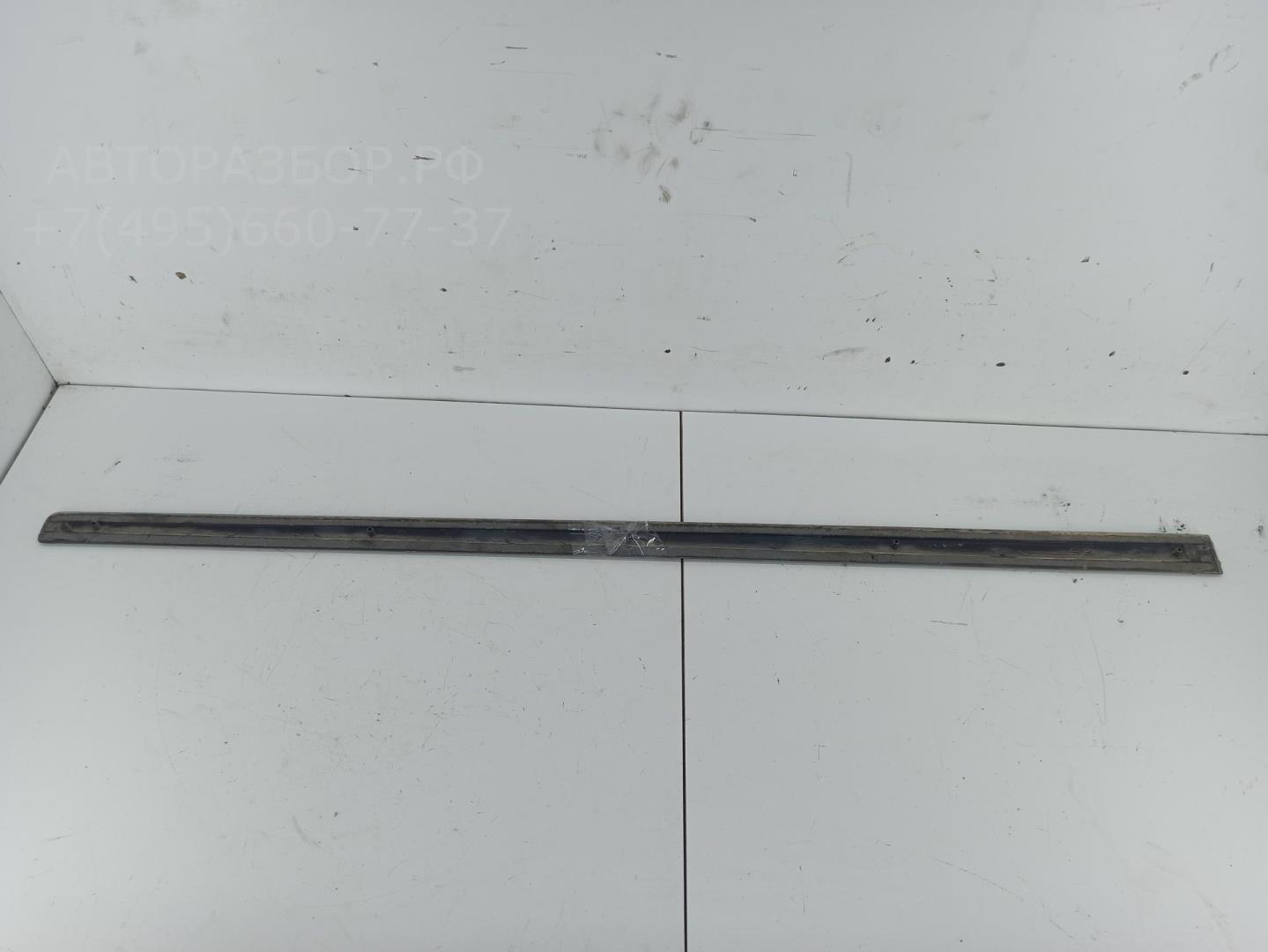 Накладка двери передней правой