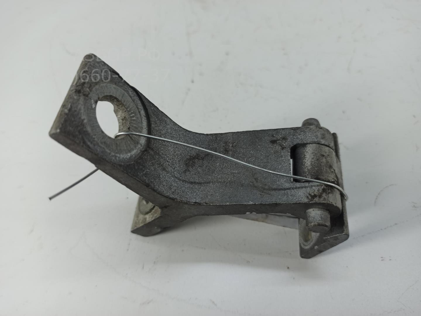 Петля двери