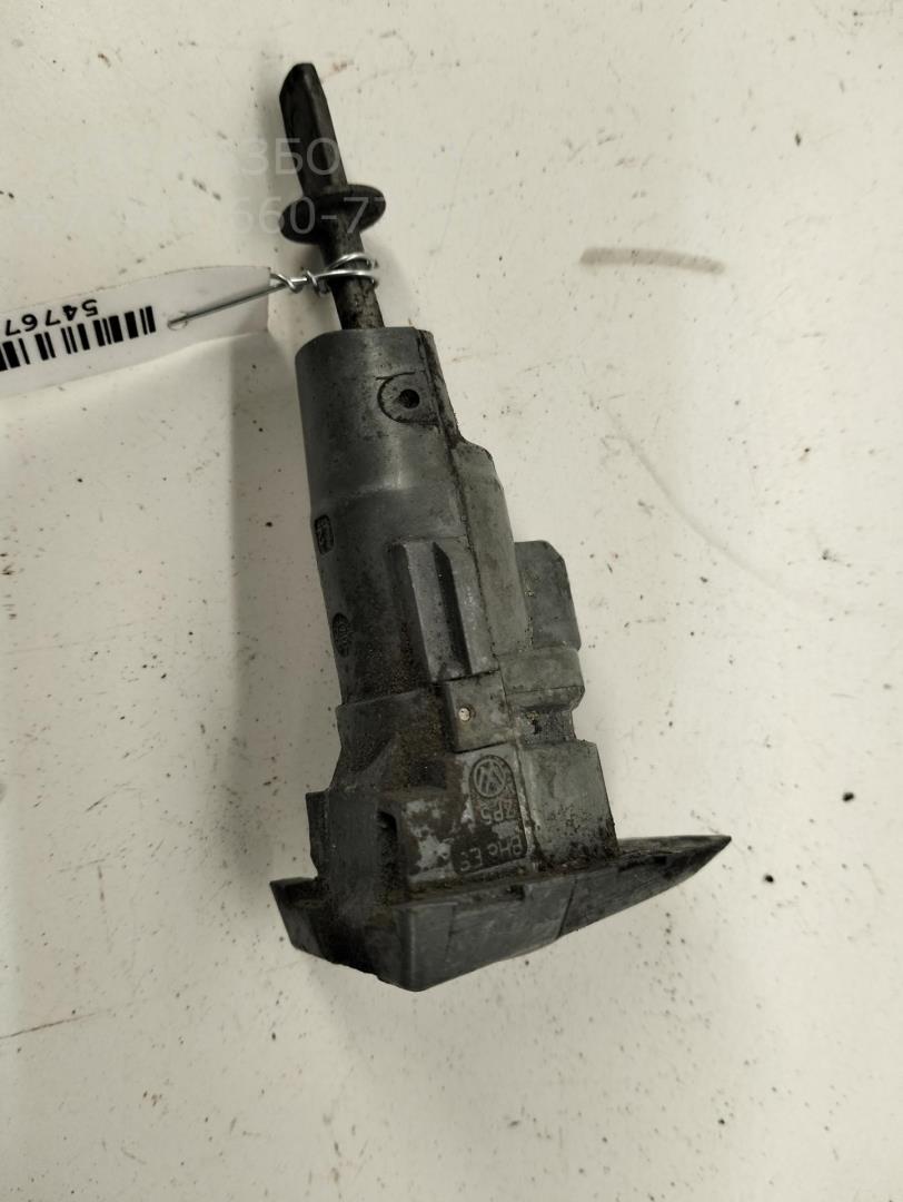 Вставка замка багажника