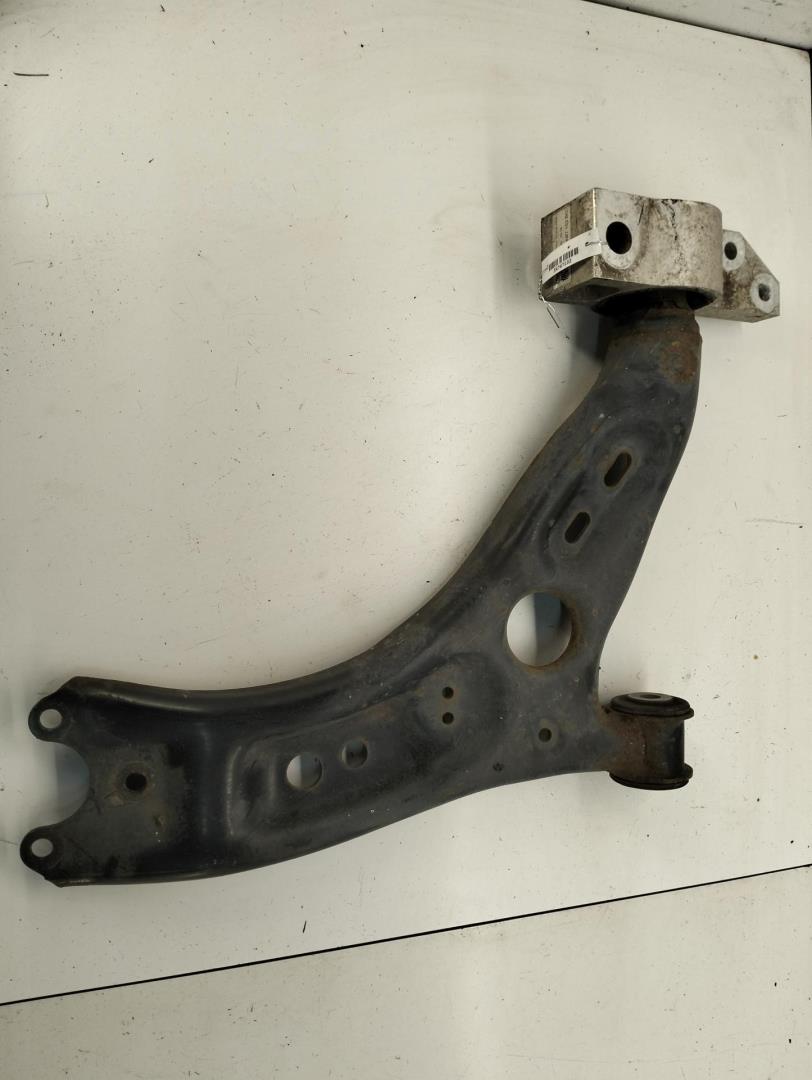 Рычаг передний левый