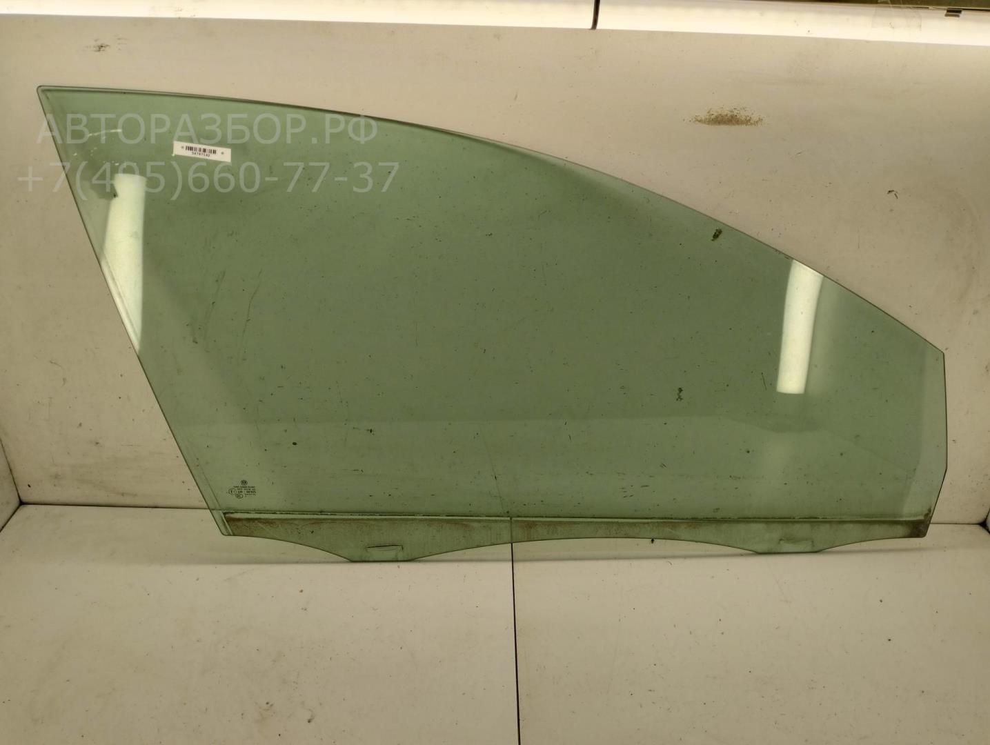 Стекло двери передней правой
