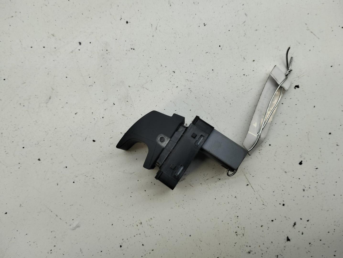 Кнопка стеклоподъемника