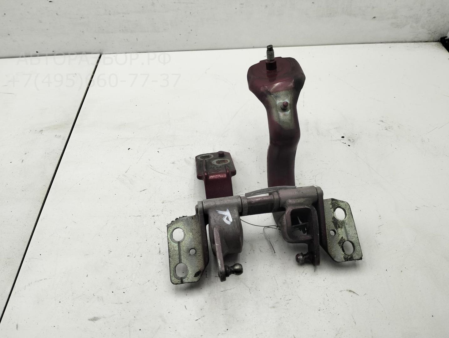 Петля крышки багажника