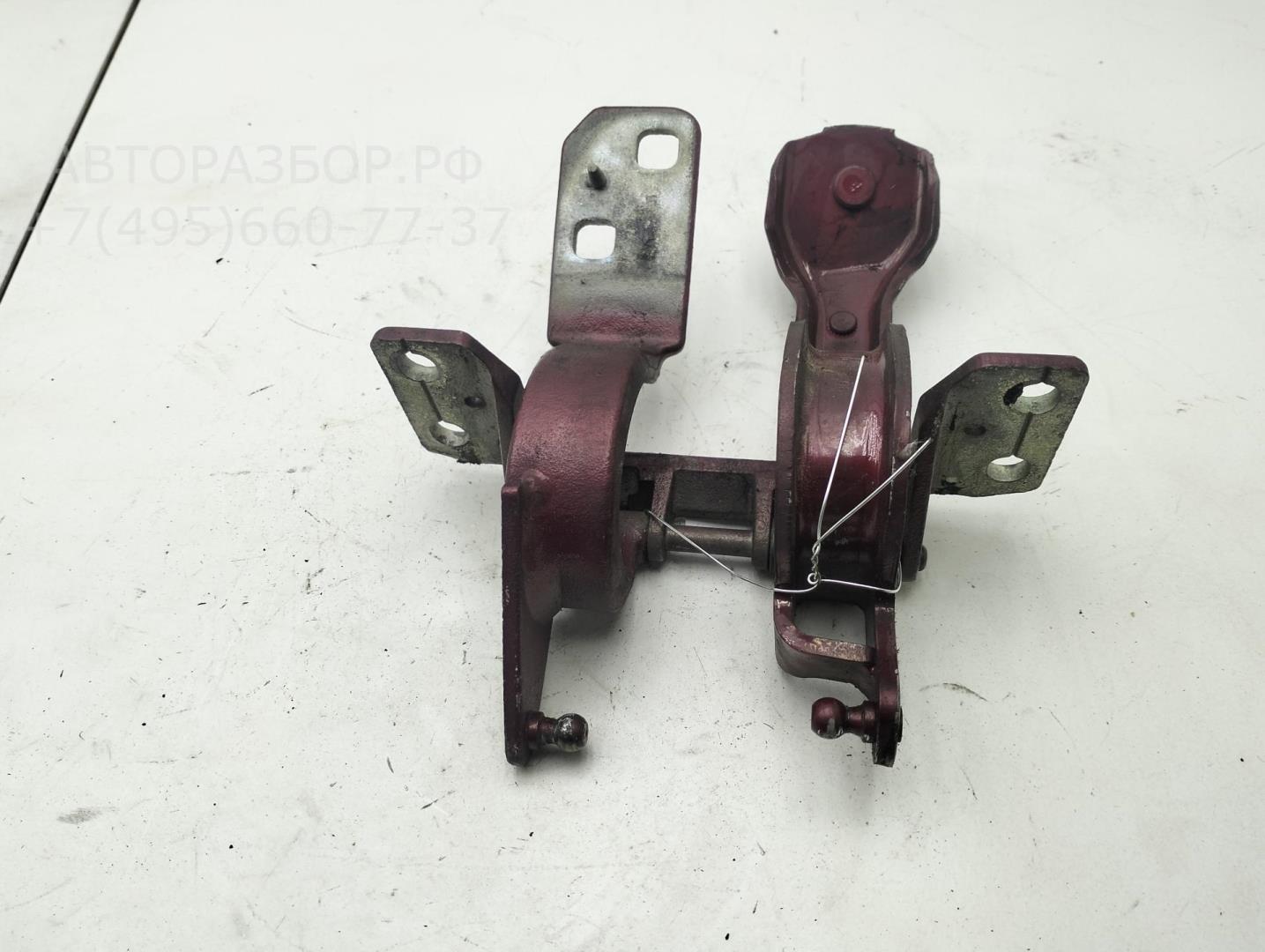 Петля крышки багажника