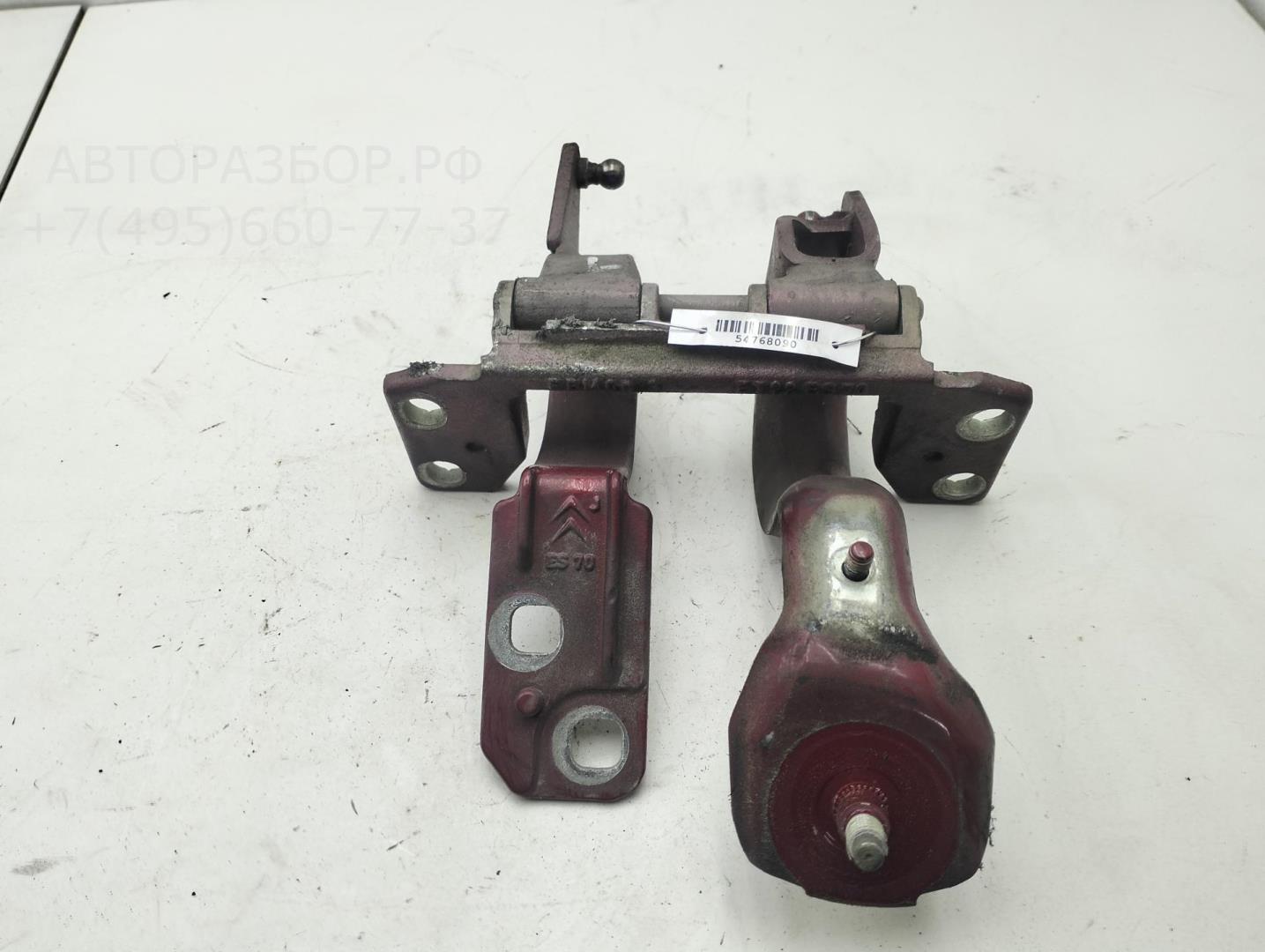 Петля крышки багажника