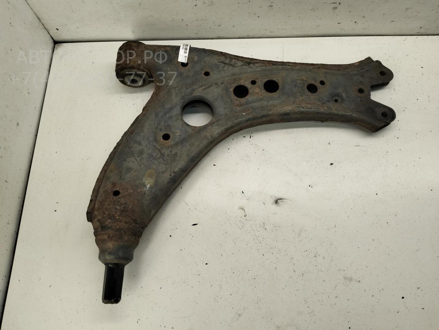 Рычаг передний левый