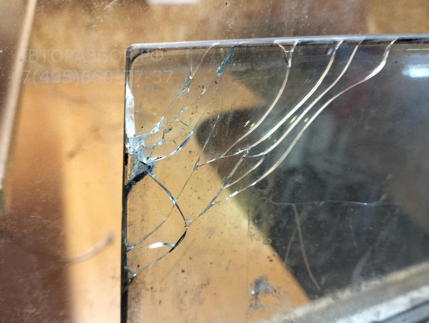 Стекло двери задней правой