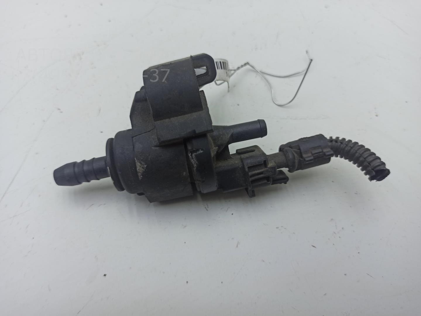 Клапан вентиляции топливного бака