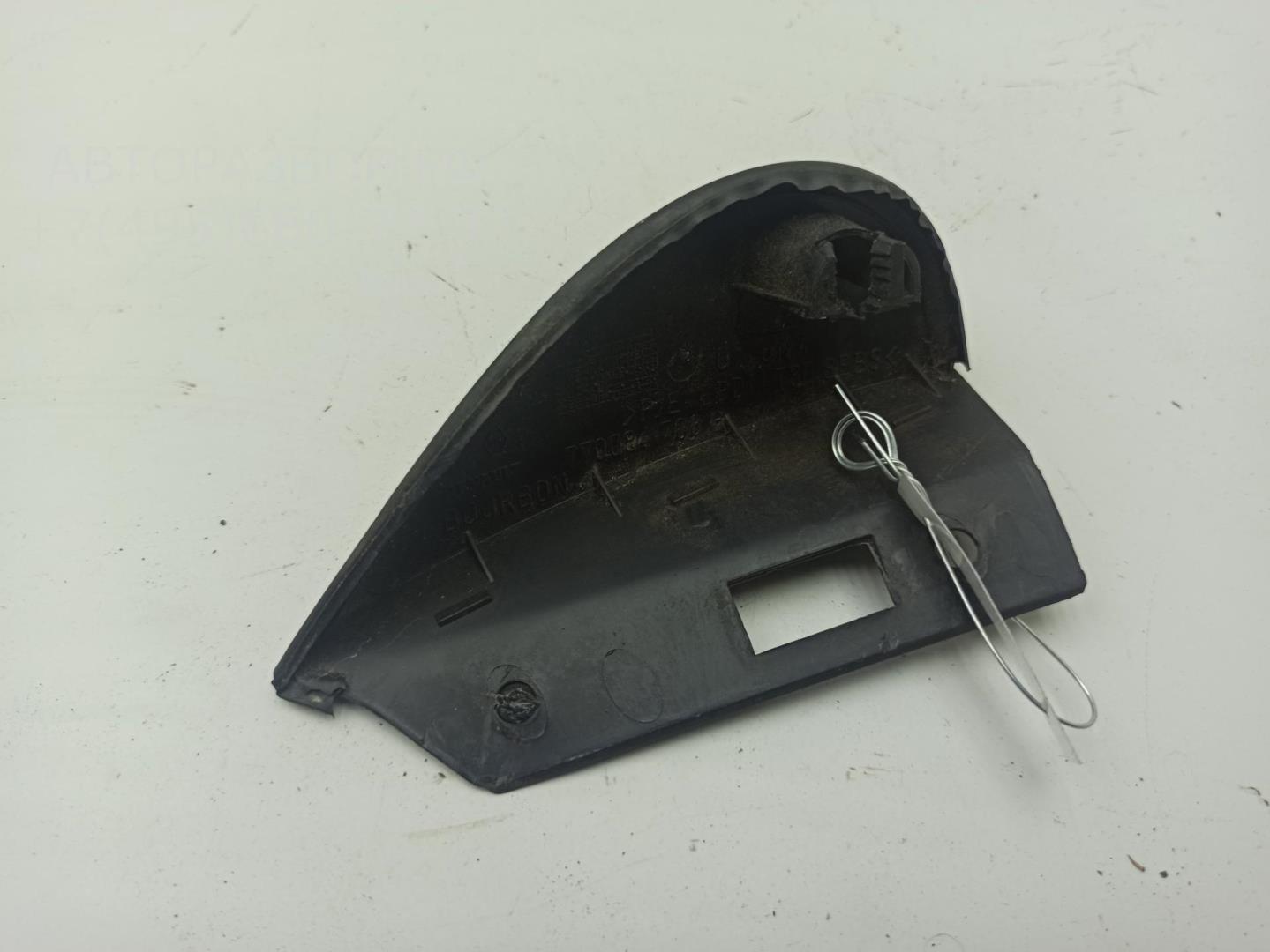 Накладка переднего крыла левого