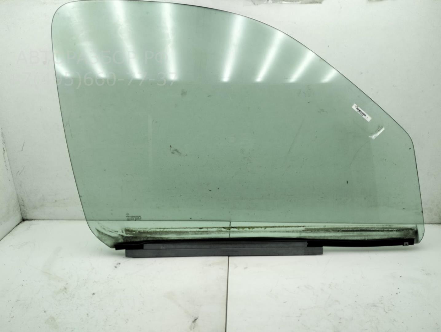 Стекло двери передней правой