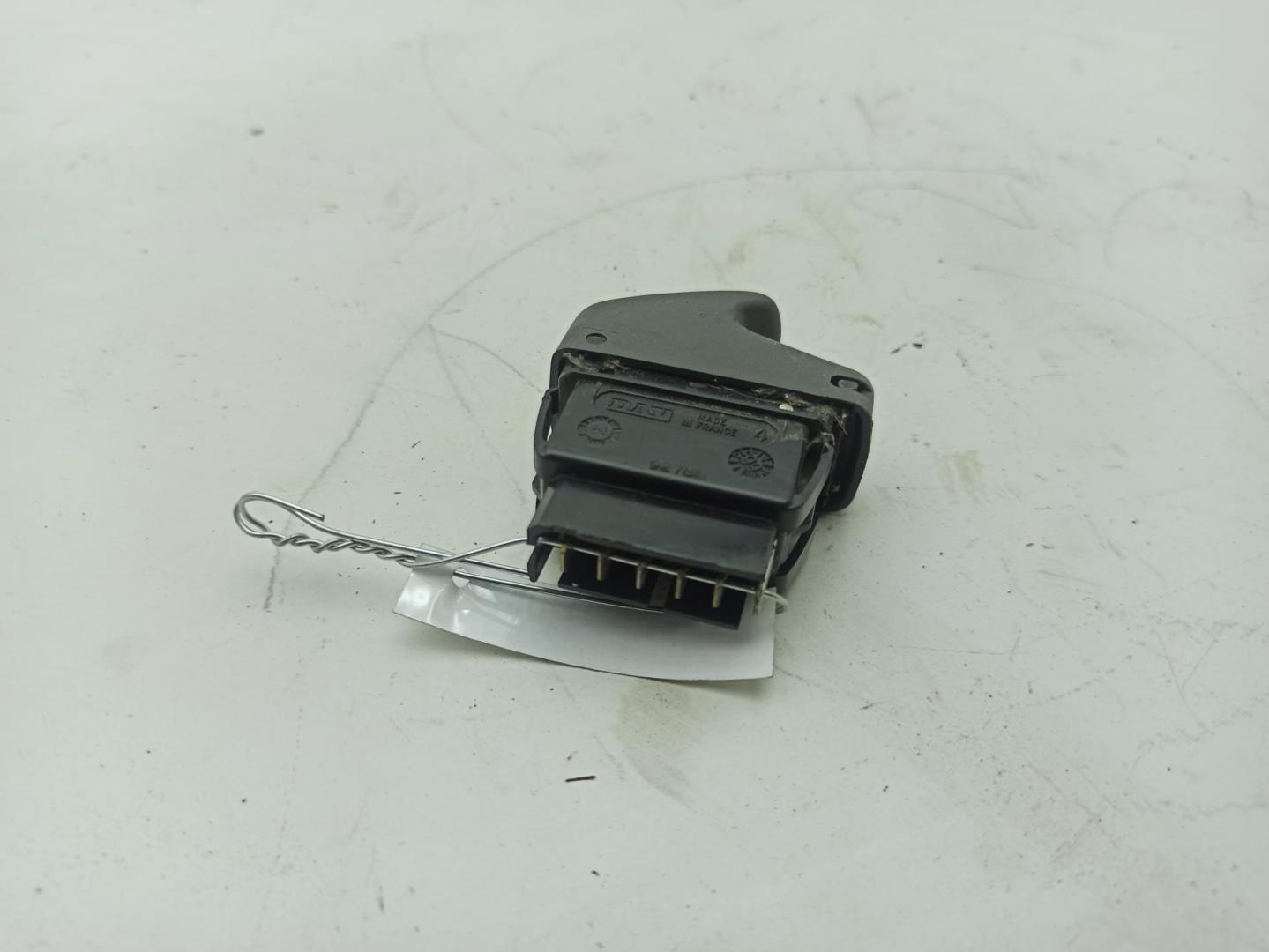 Кнопка стеклоподъемника