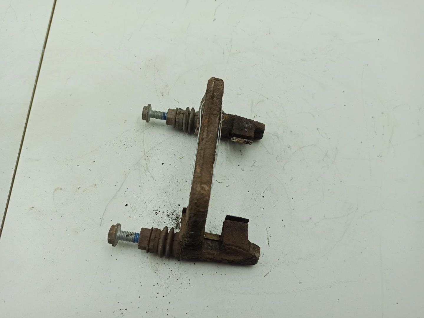 Скоба суппорта заднего