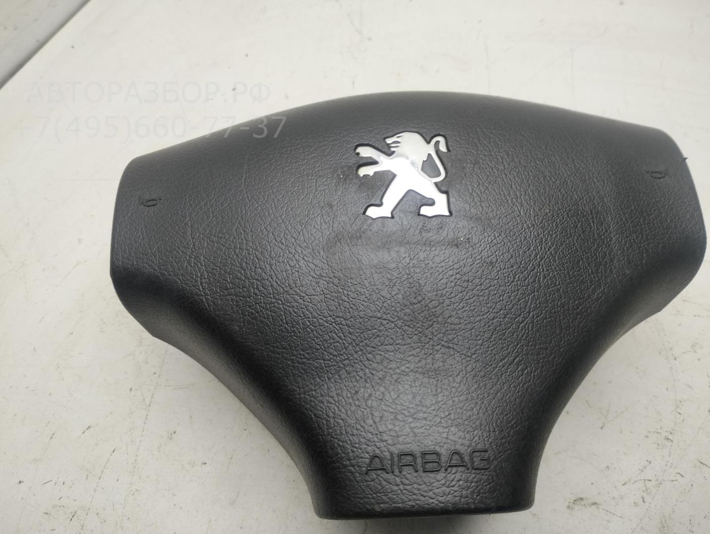 Подушка безопасности в рулевое колесо