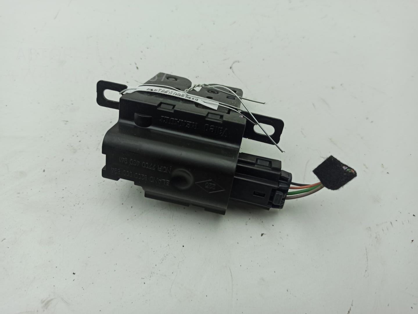 Замок багажника