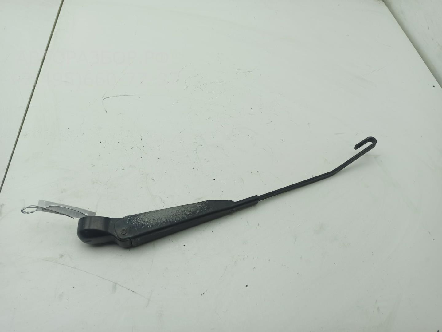 Поводок стеклоочистителя заднего