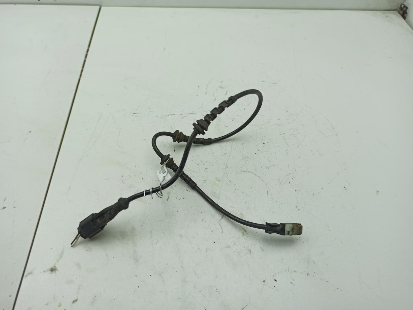 Датчик ABS передний