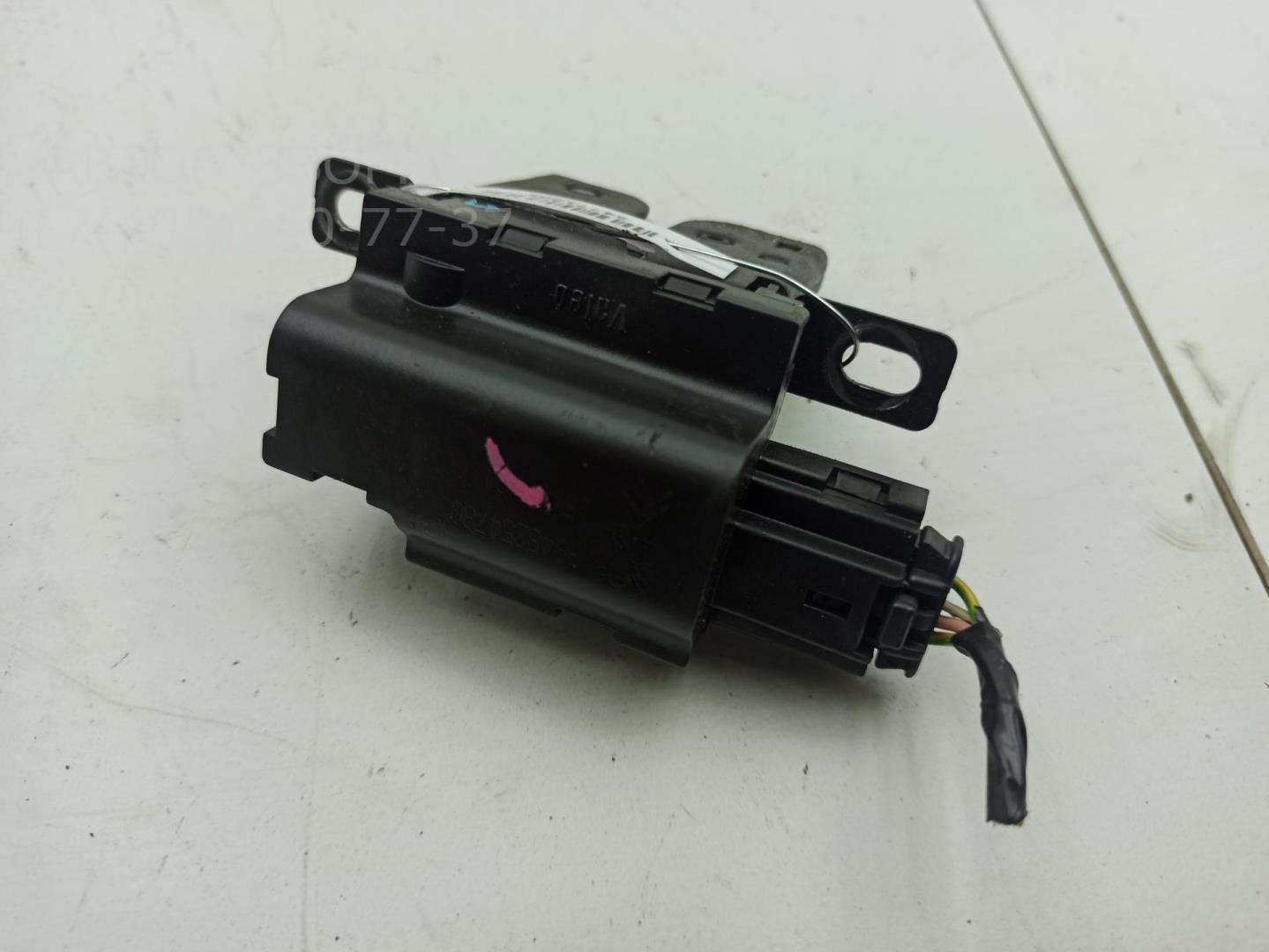 Замок багажника