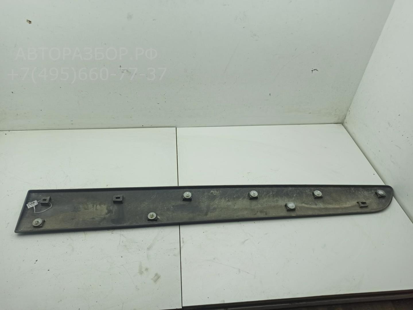 Молдинг двери передней левой