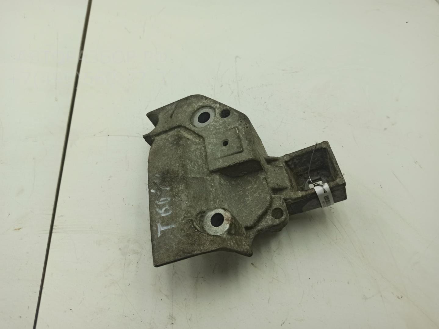 Опора двигателя