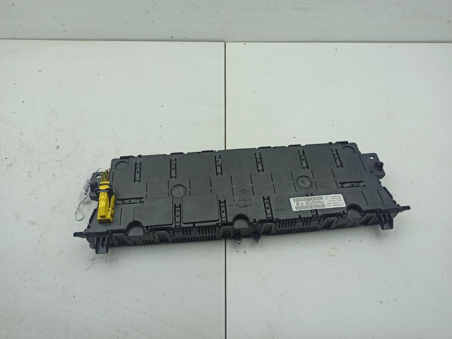 Панель приборов