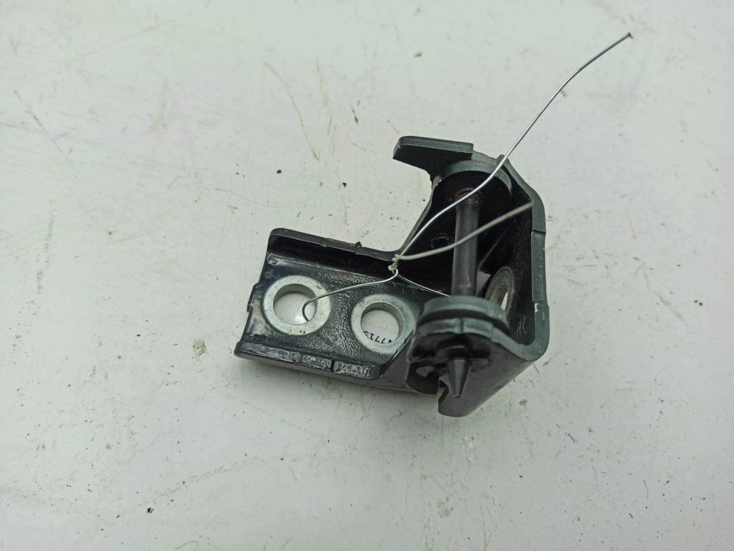 Петля двери