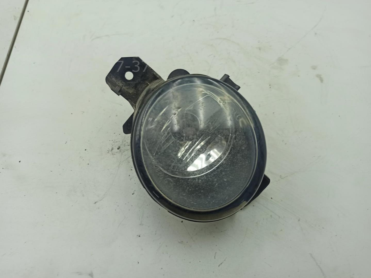 Фара противотуманная левая