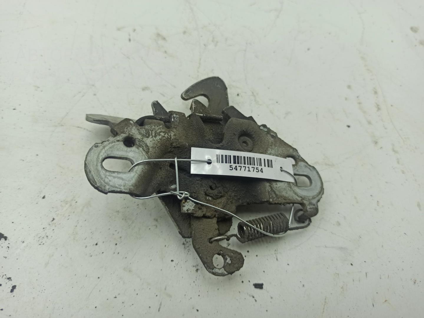 Замок капота