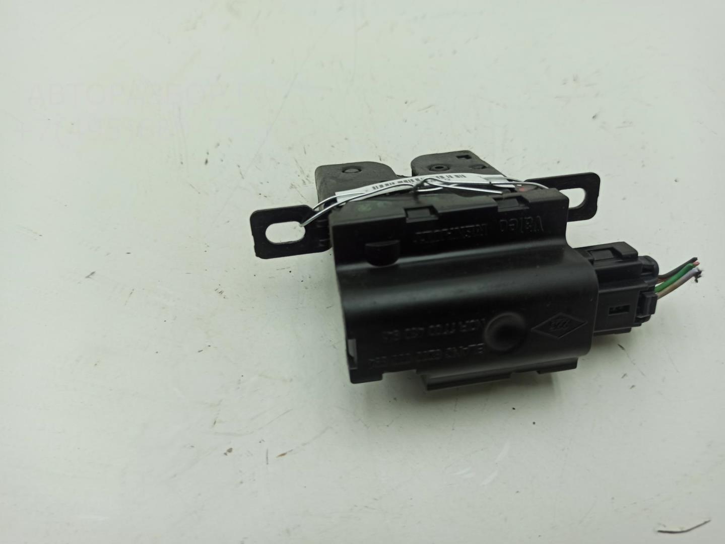 Замок багажника