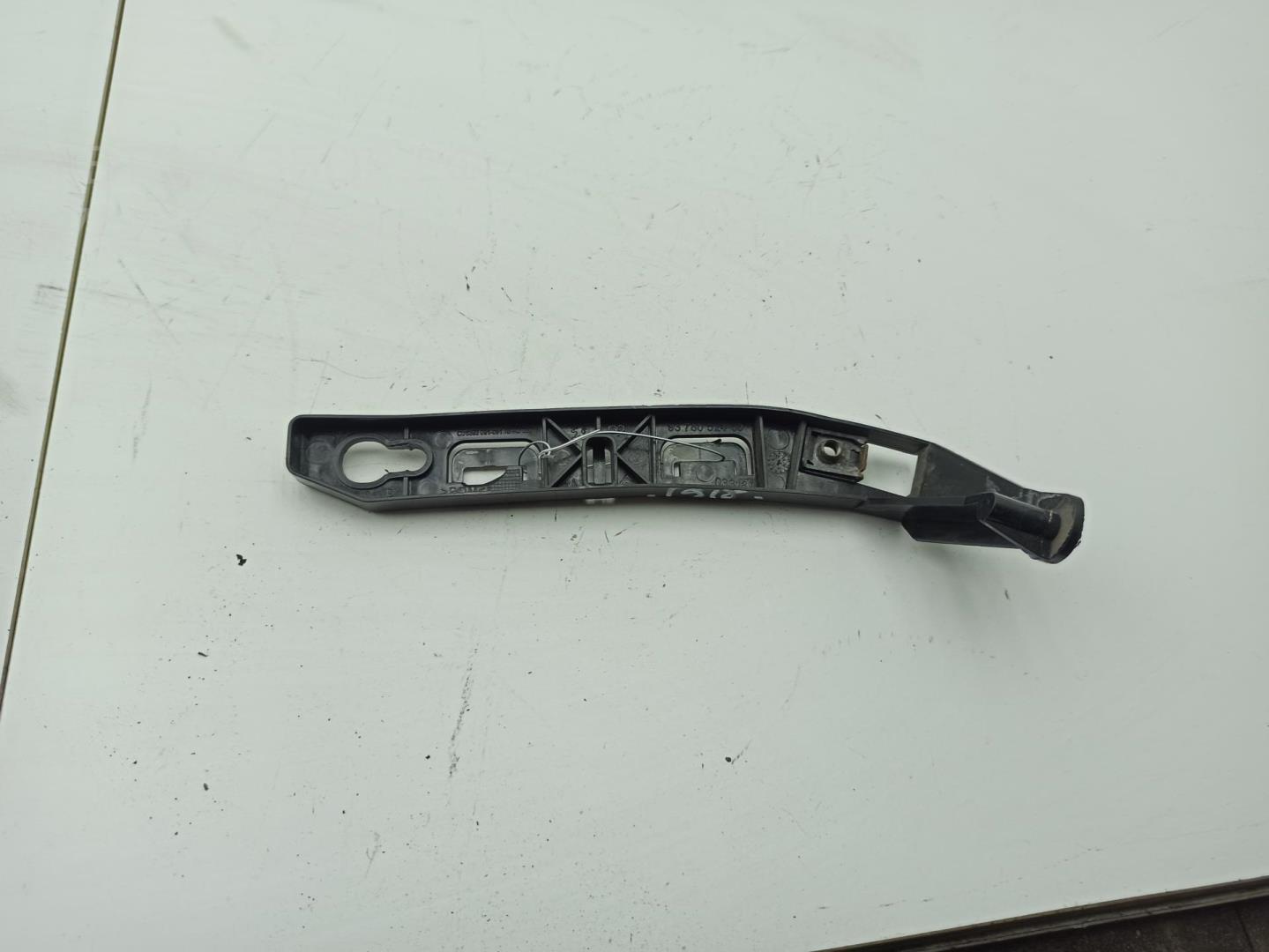 Кронштейн заднего бампера правый