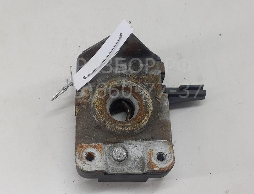 Замок капота