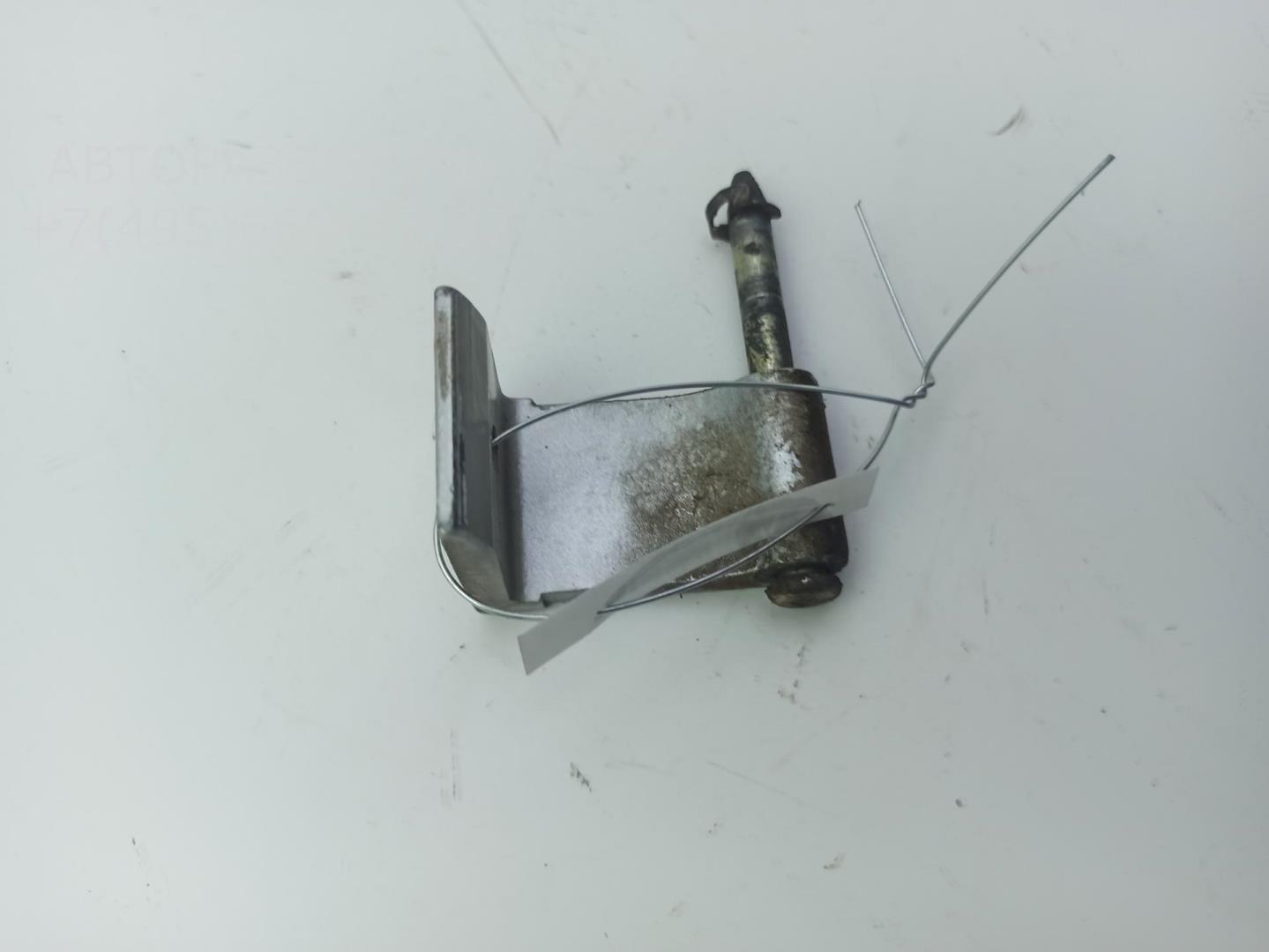 Петля крышки багажника