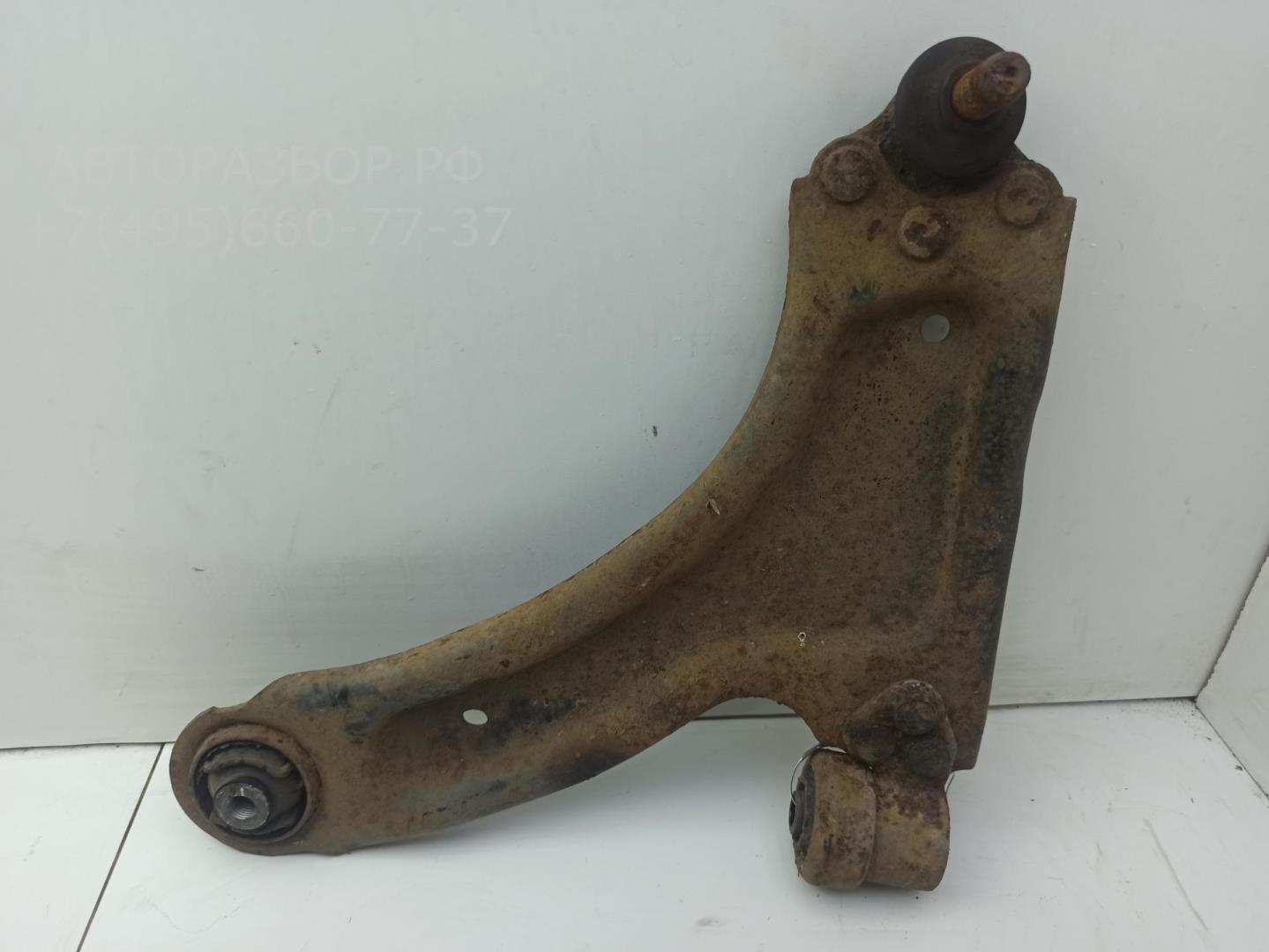 Рычаг передний левый
