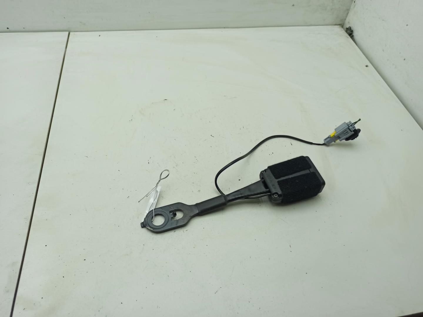 Ответная часть ремня безопасности