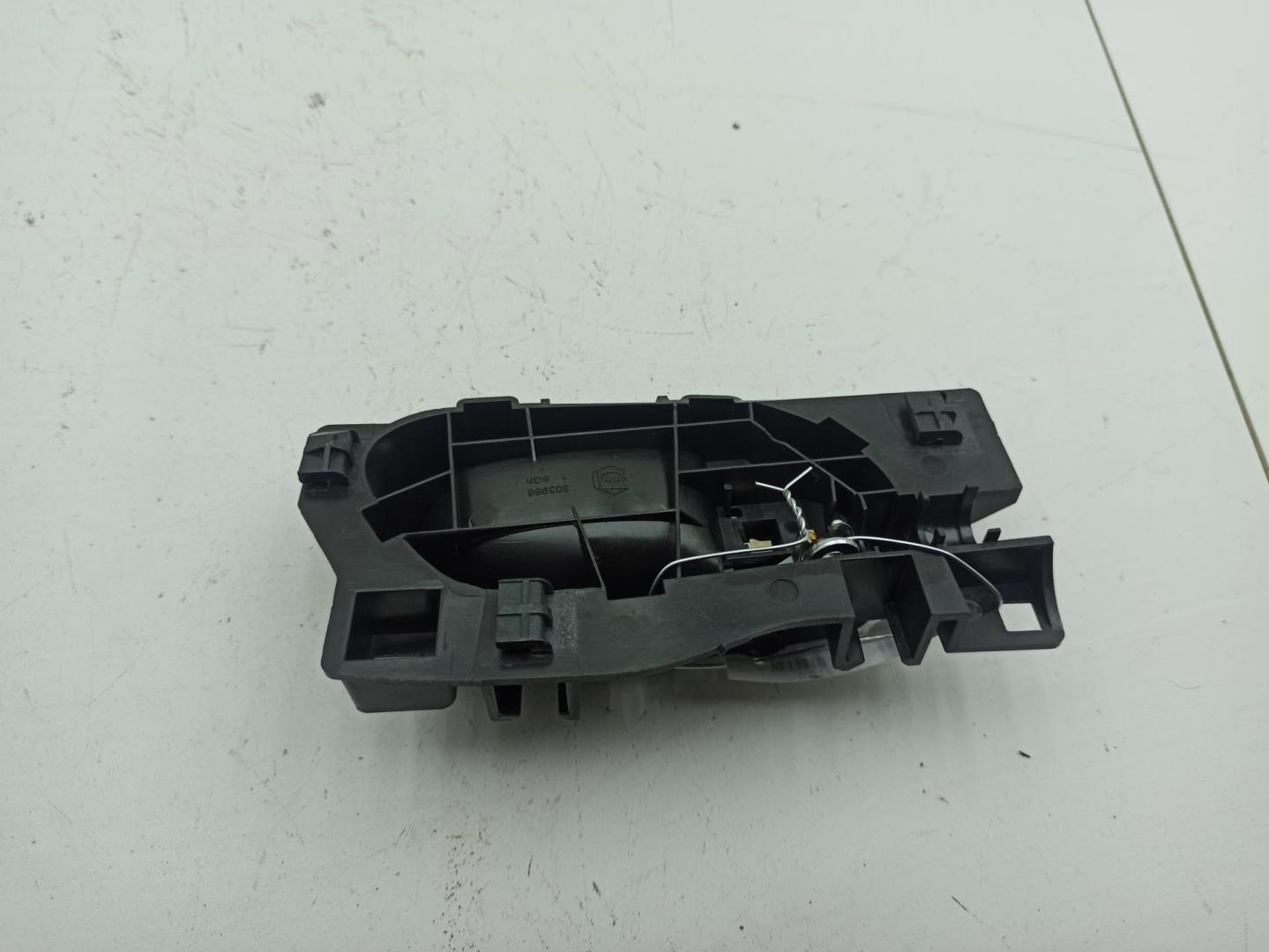 Ручка двери передней внутренняя левая