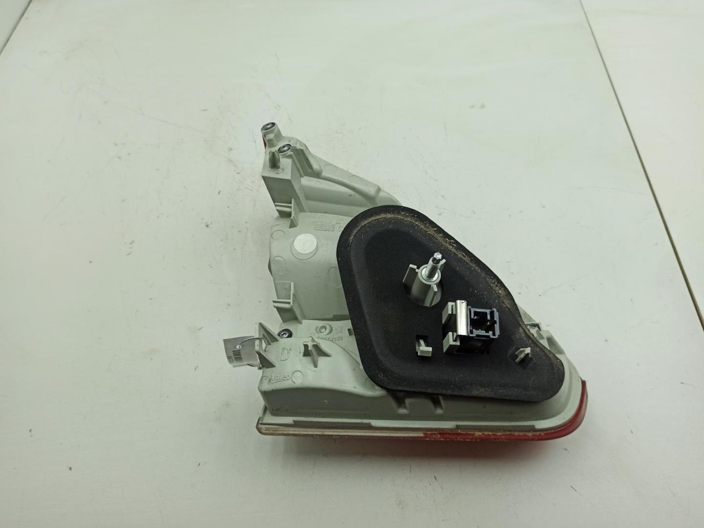 Фонарь задний внутренний правый