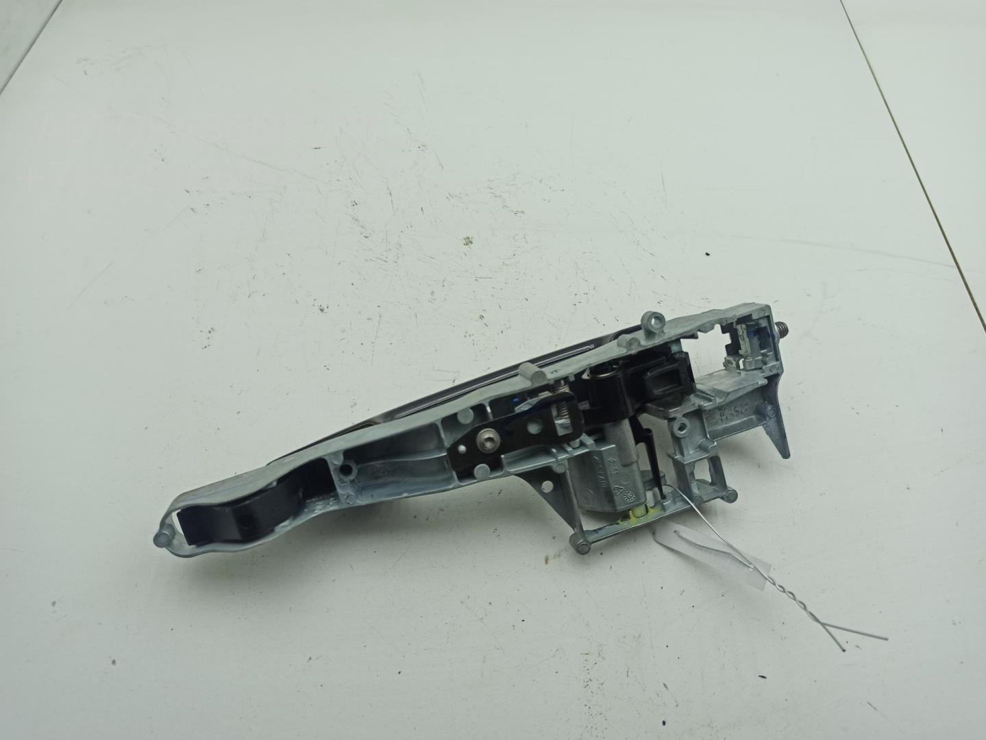 Ручка двери передней наружная левая