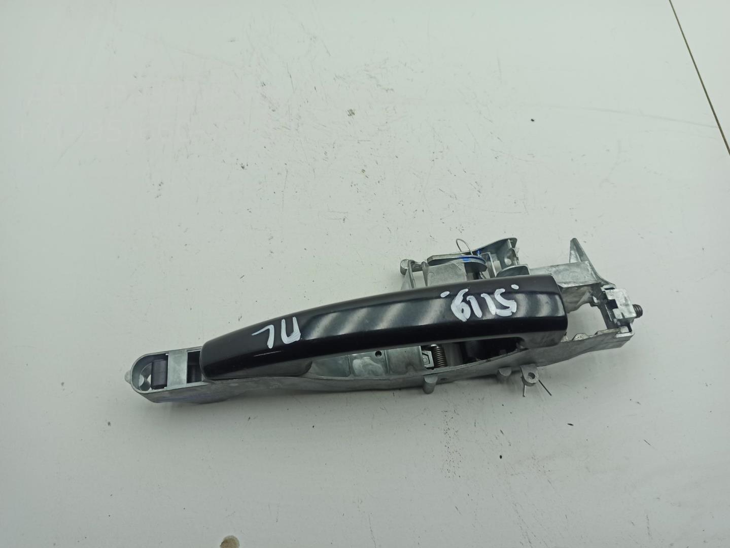 Ручка двери передней наружная левая