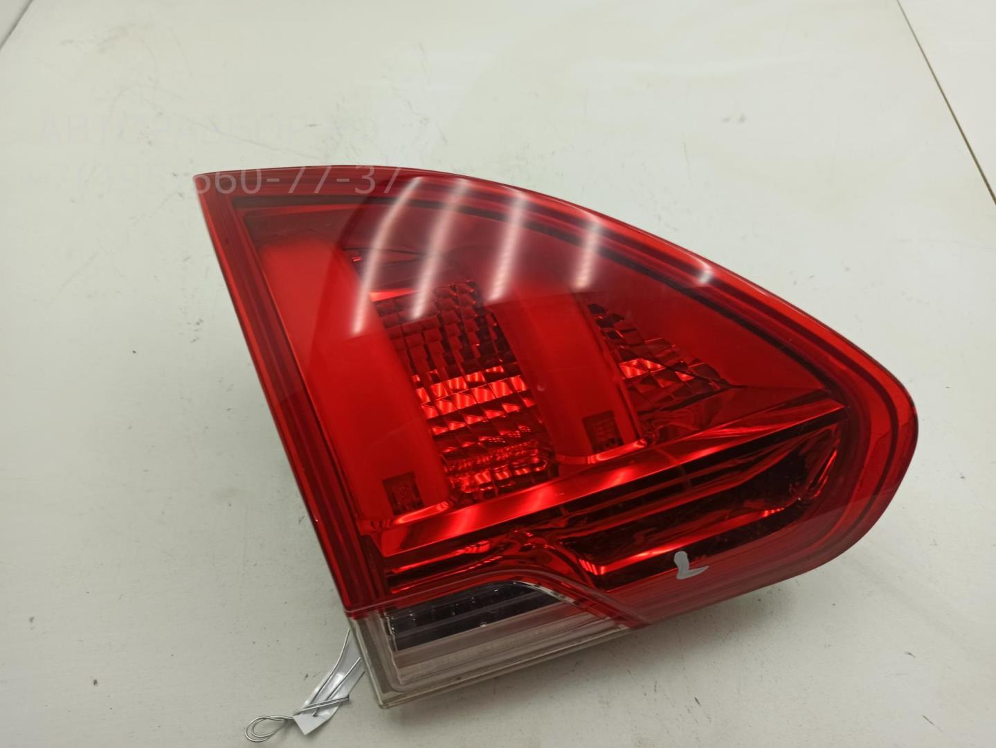 Фонарь задний внутренний левый