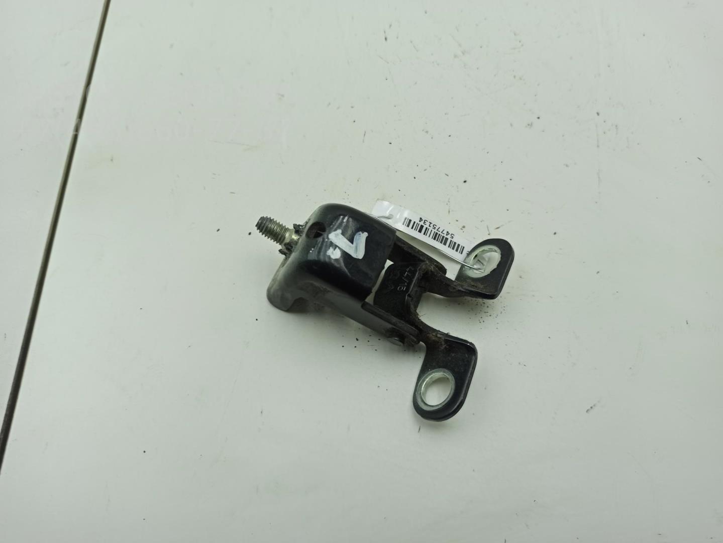 Петля крышки багажника