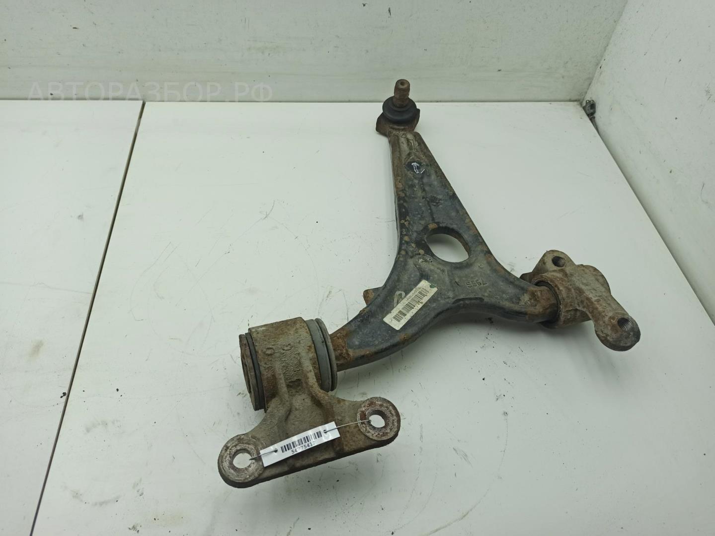 Рычаг передний правый