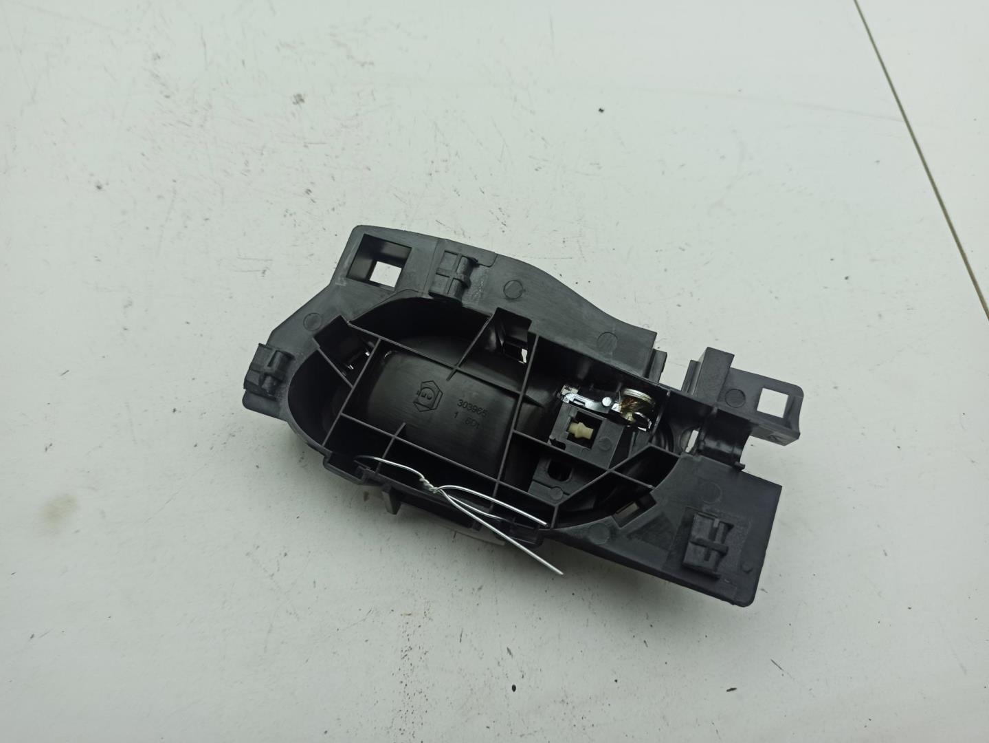 Ручка двери передней внутренняя правая