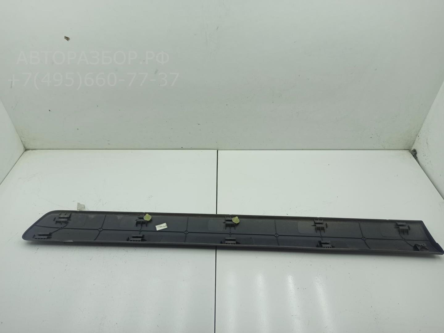 Молдинг двери передней левой