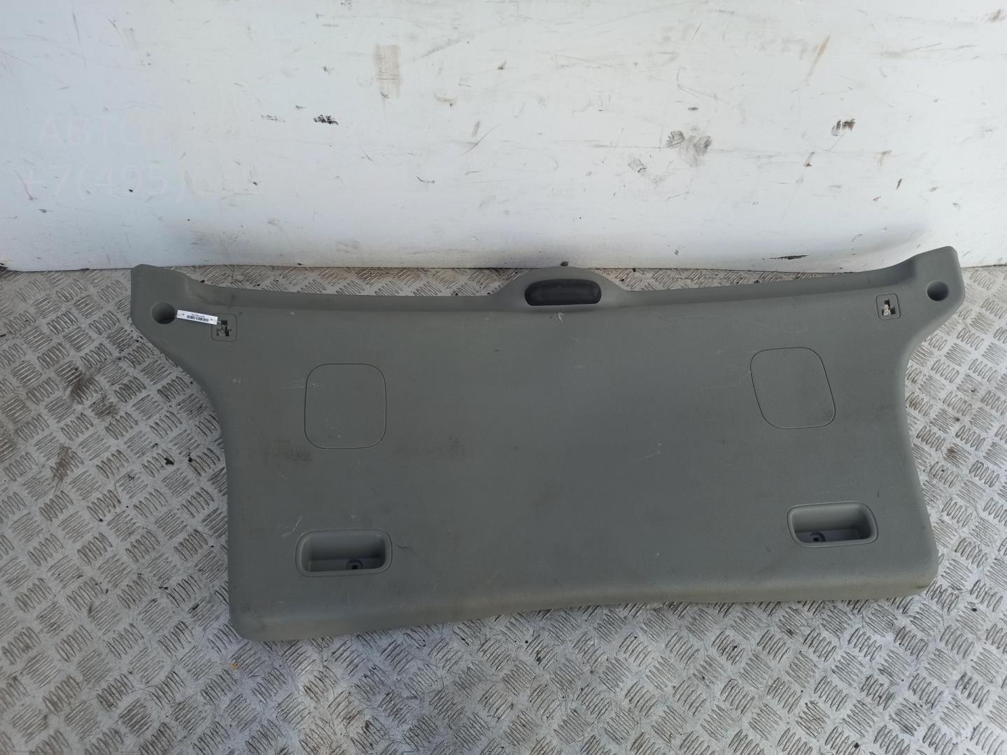 Обшивка крышки багажника